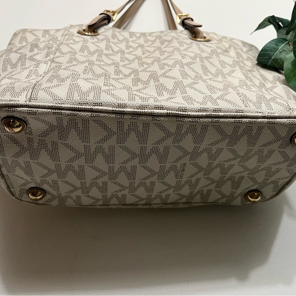 LAST CALL💕 - Picture 3 of 10